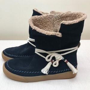 TOMS water resistant booties
